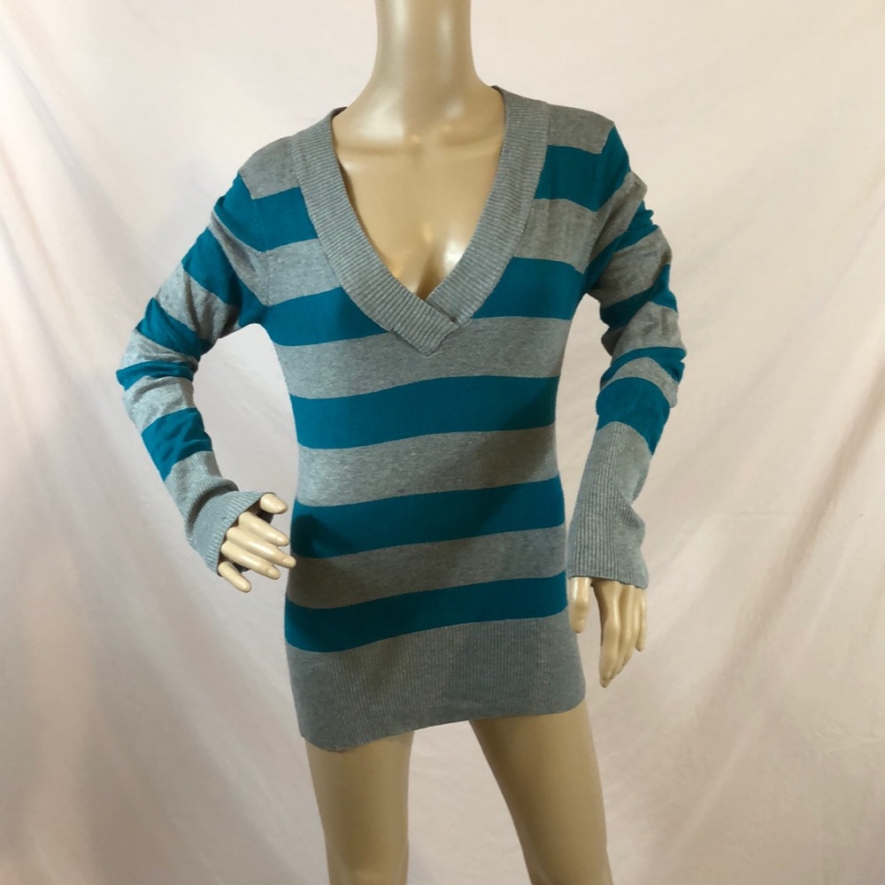 Wet seal teal and gray sweater